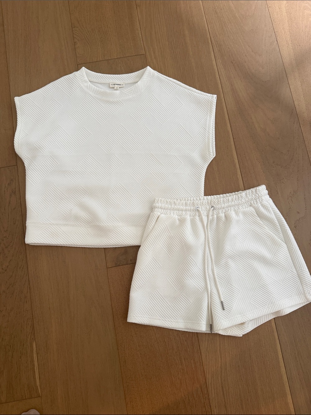 eesome White Textured Two-Piece Lounge Set